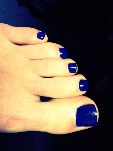 blue toenail polish